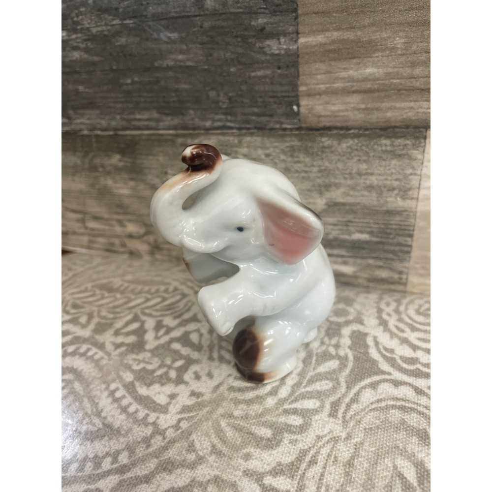 Vintage Miniature porc Elephant Figurine Made in‎ Japan Cute Home Decor
